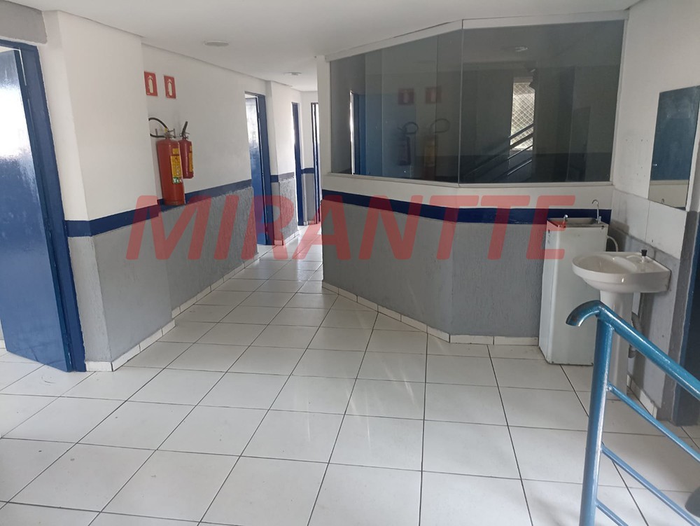 Comercial de 800m² em Limão