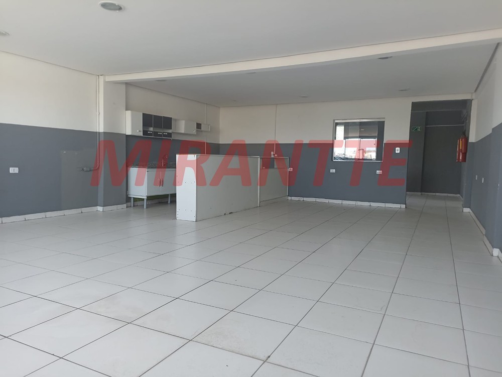 Comercial de 800m² em Limão