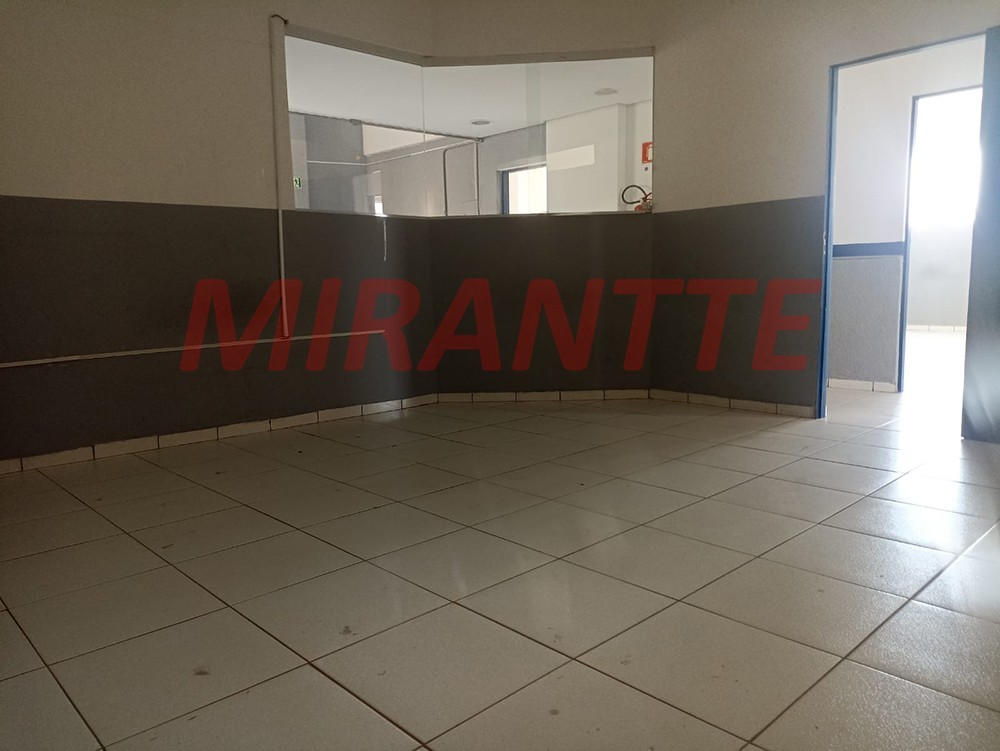 Comercial de 800m² em Limão