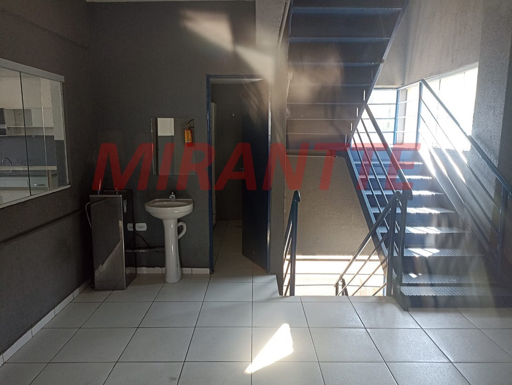 Comercial de 800m² em Limão