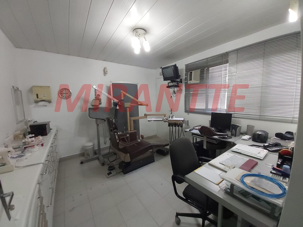 Sobrado de 94m² com 4 quartos em Santana