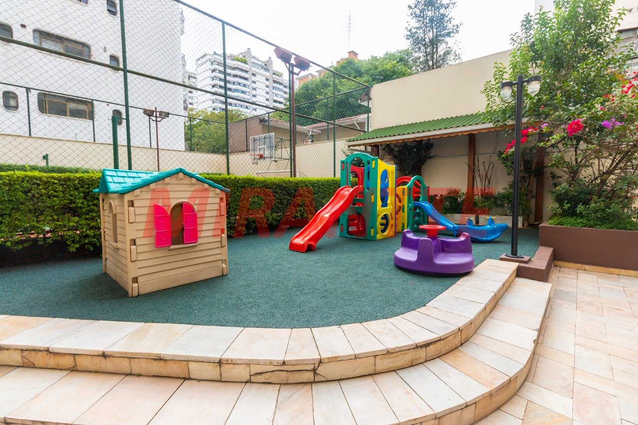 Apartamento de 140m² com 4 quartos em Moema