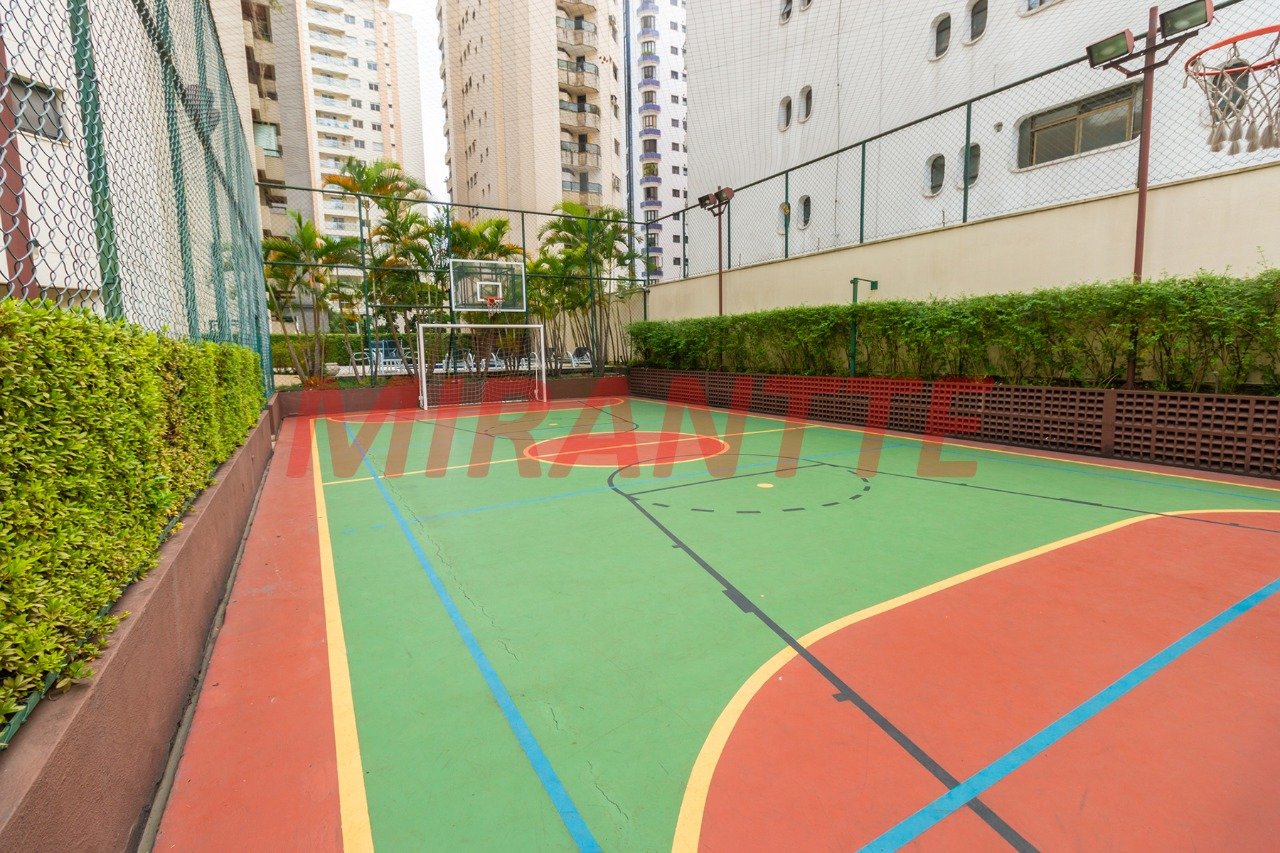 Apartamento de 140m² com 4 quartos em Moema
