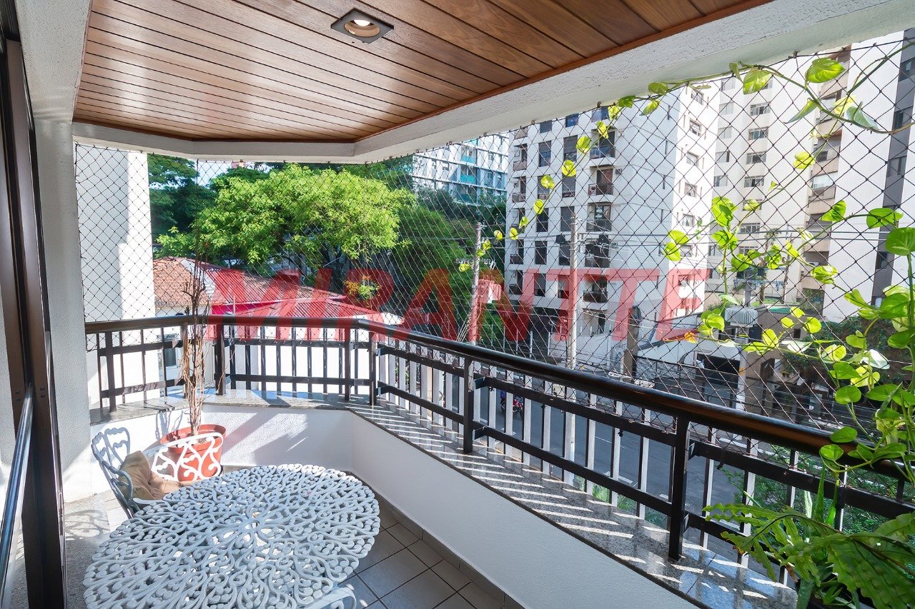 Apartamento de 140m² com 4 quartos em Moema
