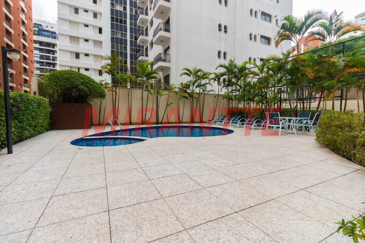 Apartamento de 140m² com 4 quartos em Moema