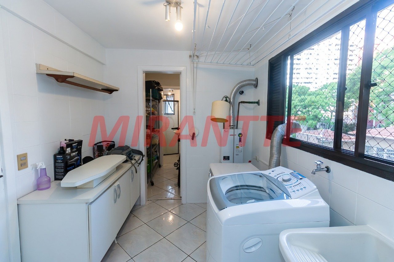 Apartamento de 140m² com 4 quartos em Moema