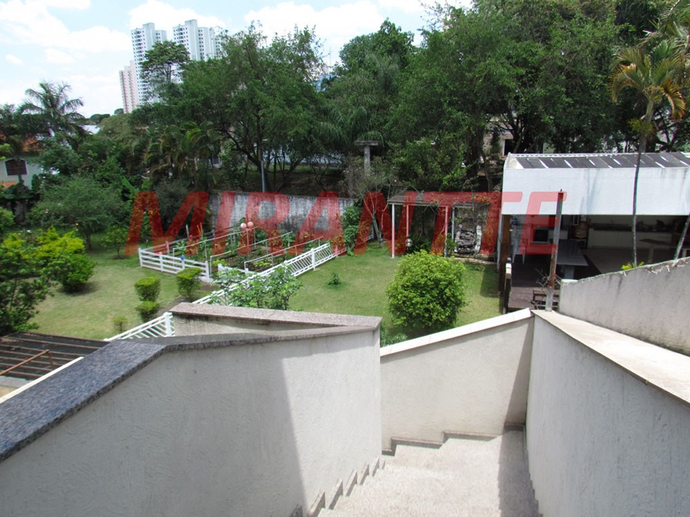 Sobrado de 300m² com 3 quartos em Vila Moreira