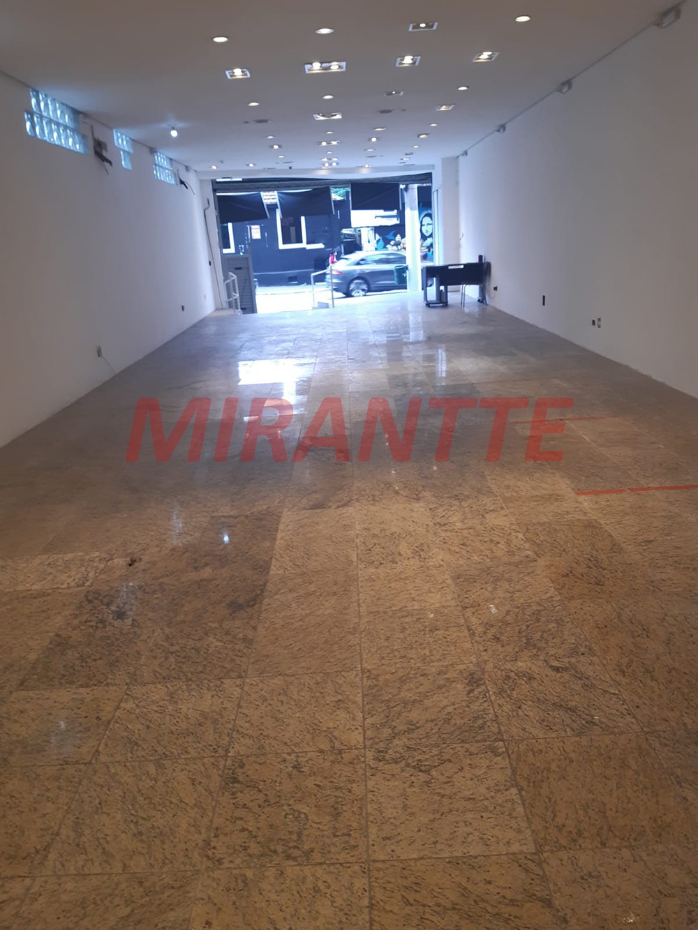 Comercial de 264m² em Santana