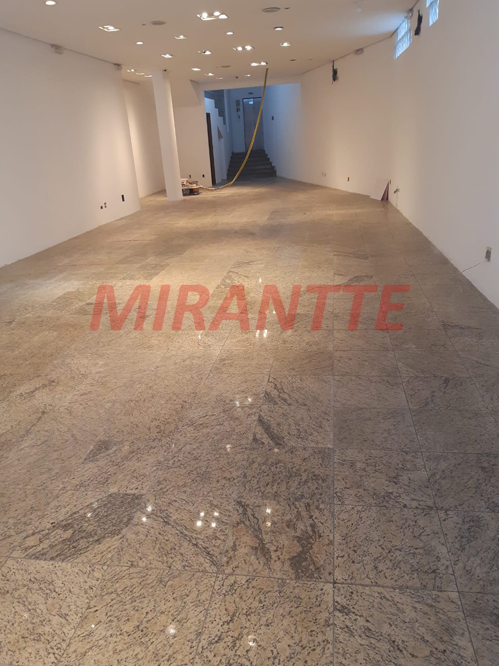 Comercial de 264m² em Santana