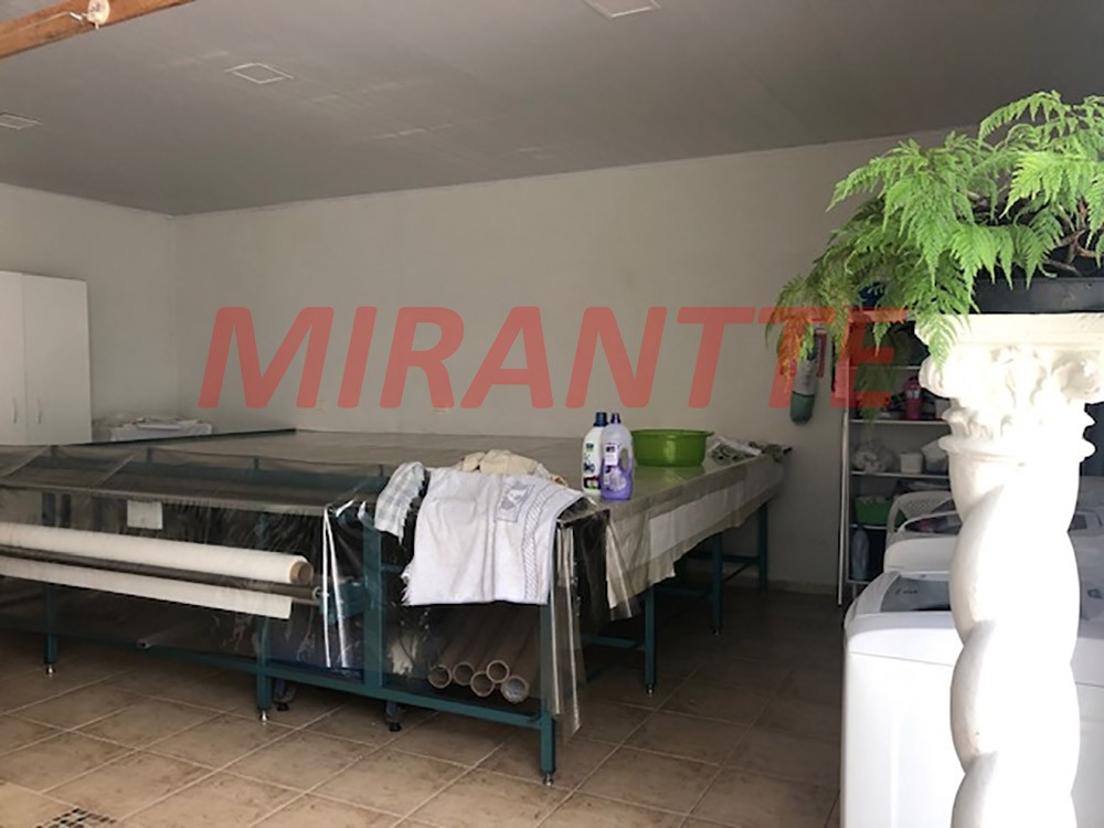 Sobrado de 300m² com 7 quartos em Santa Teresinha