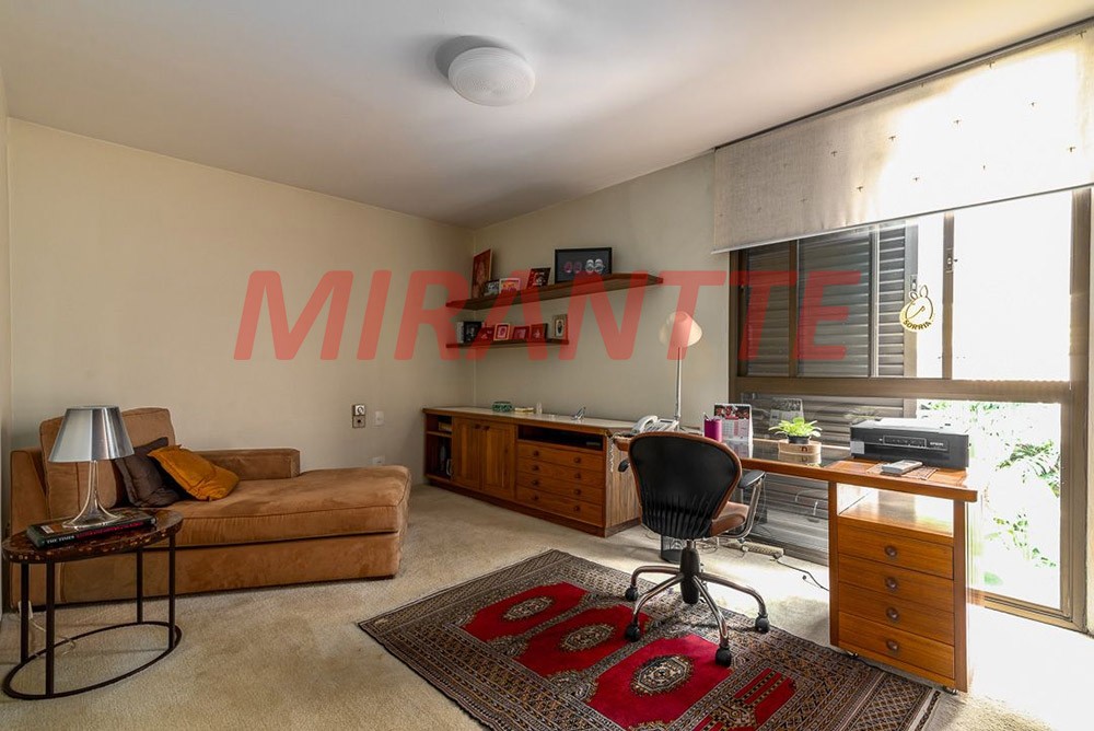 Sobrado de 885m² com 4 quartos em Pacaembu