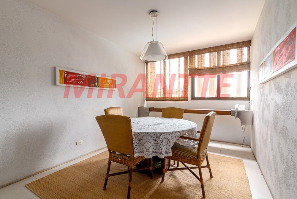 Sobrado de 885m² com 4 quartos em Pacaembu