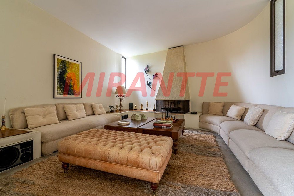Sobrado de 885m² com 4 quartos em Pacaembu