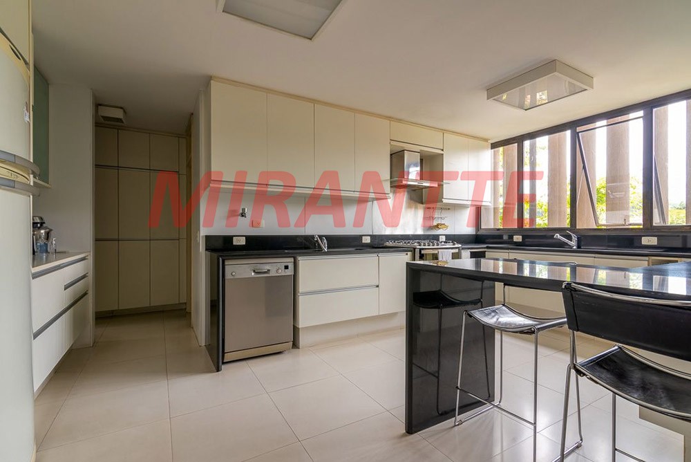 Sobrado de 885m² com 4 quartos em Pacaembu
