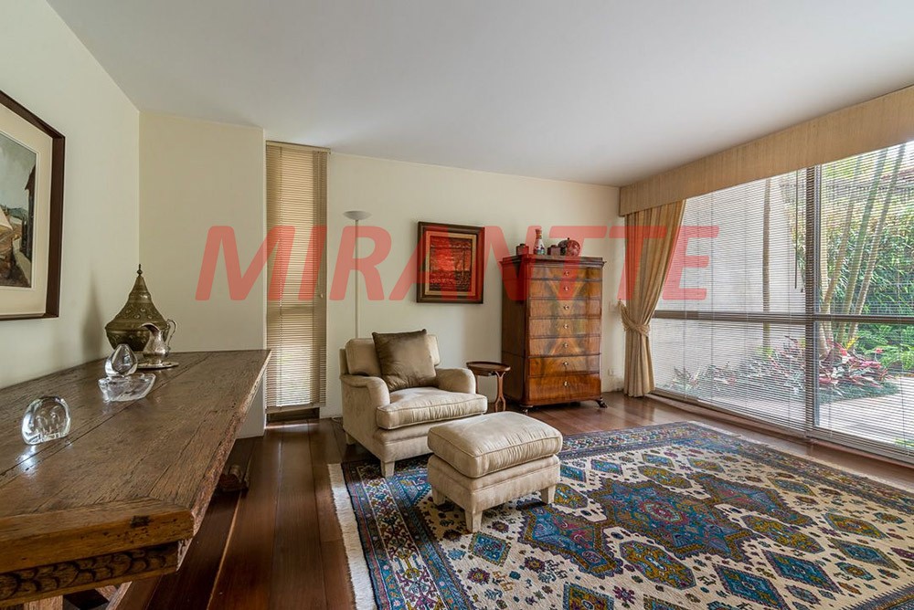 Sobrado de 885m² com 4 quartos em Pacaembu