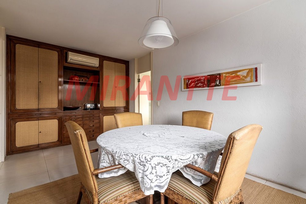 Sobrado de 885m² com 4 quartos em Pacaembu