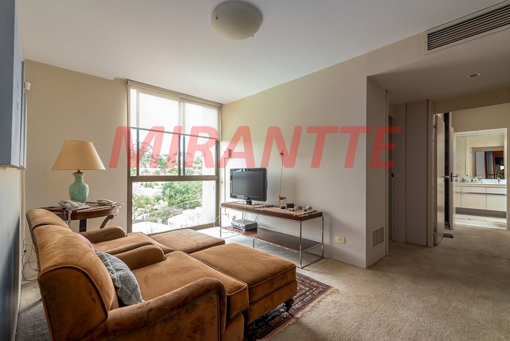 Sobrado de 885m² com 4 quartos em Pacaembu