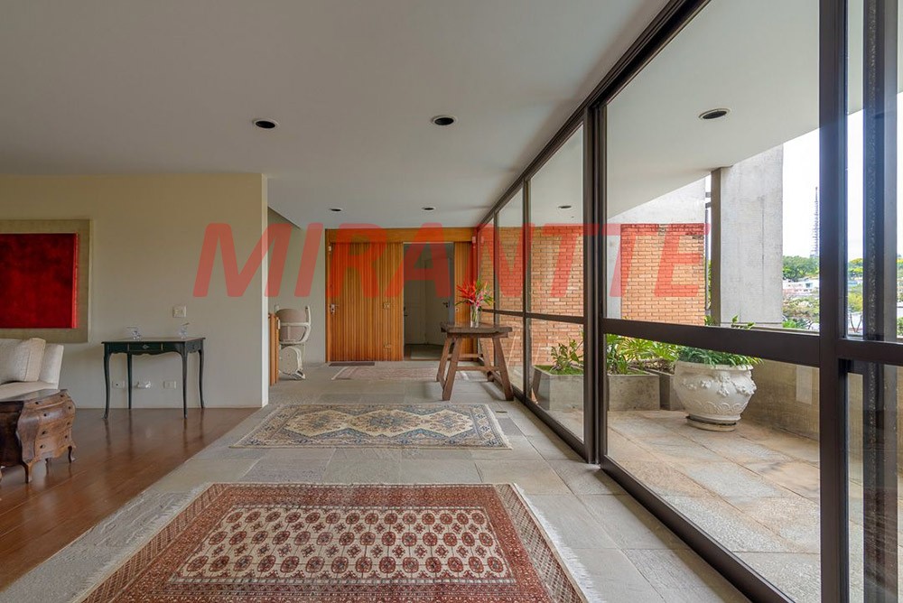 Sobrado de 885m² com 4 quartos em Pacaembu