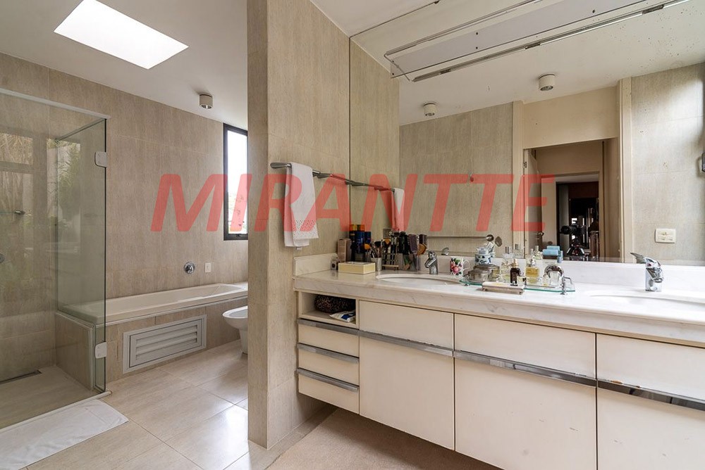 Sobrado de 885m² com 4 quartos em Pacaembu