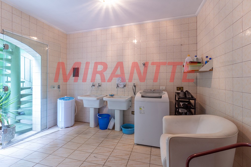 Sobrado de 275m² com 4 quartos em Carandiru
