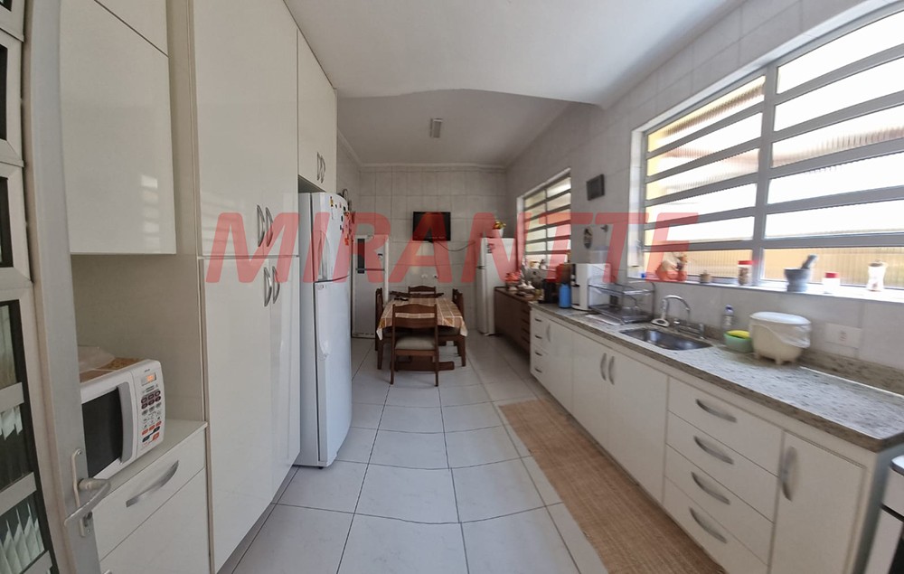 Sobrado de 230m² com 3 quartos em Santana
