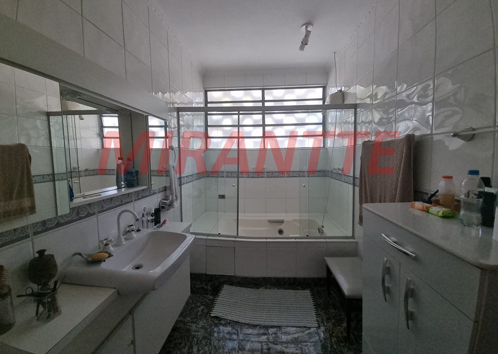 Sobrado de 230m² com 3 quartos em Santana