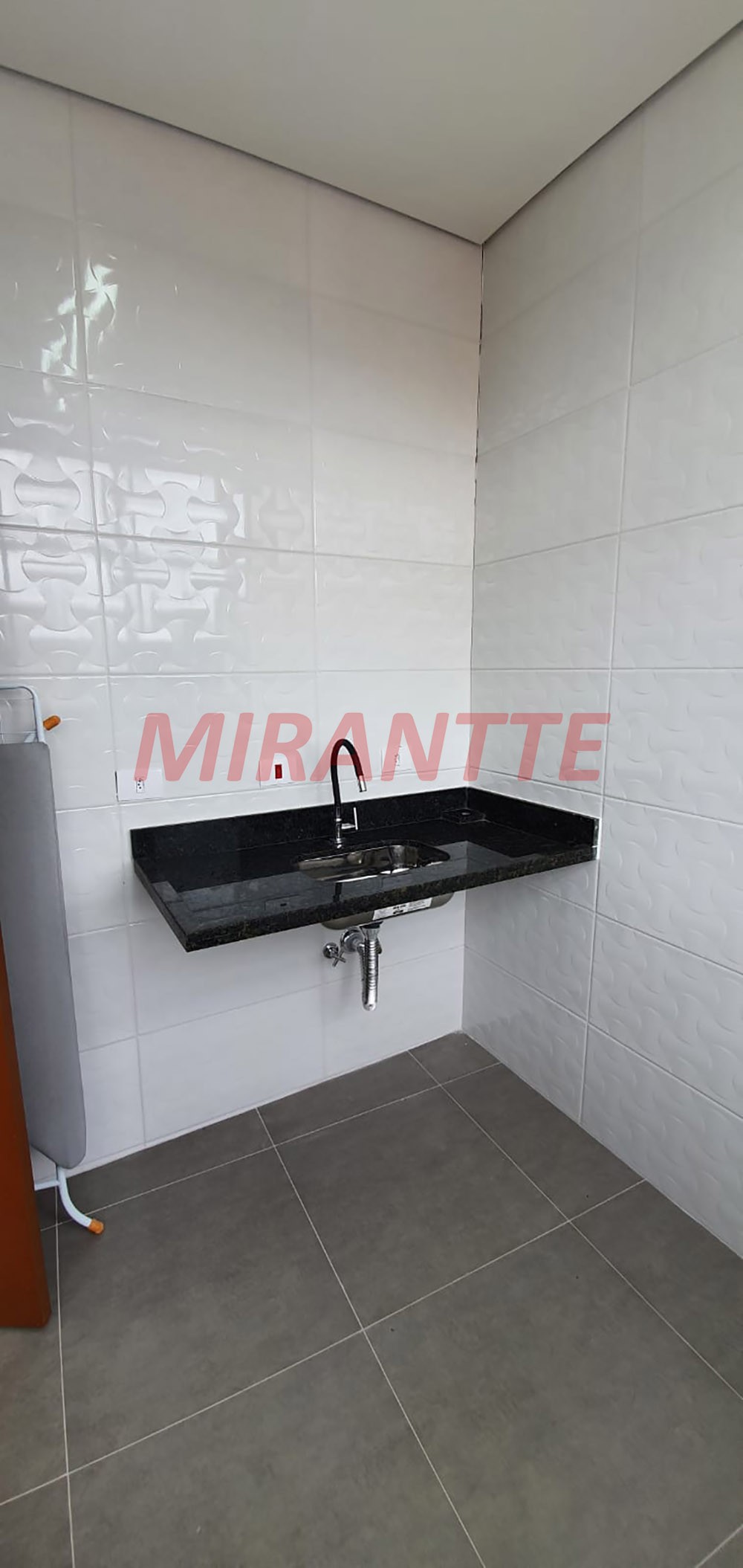 Comercial de 240m² em Santana