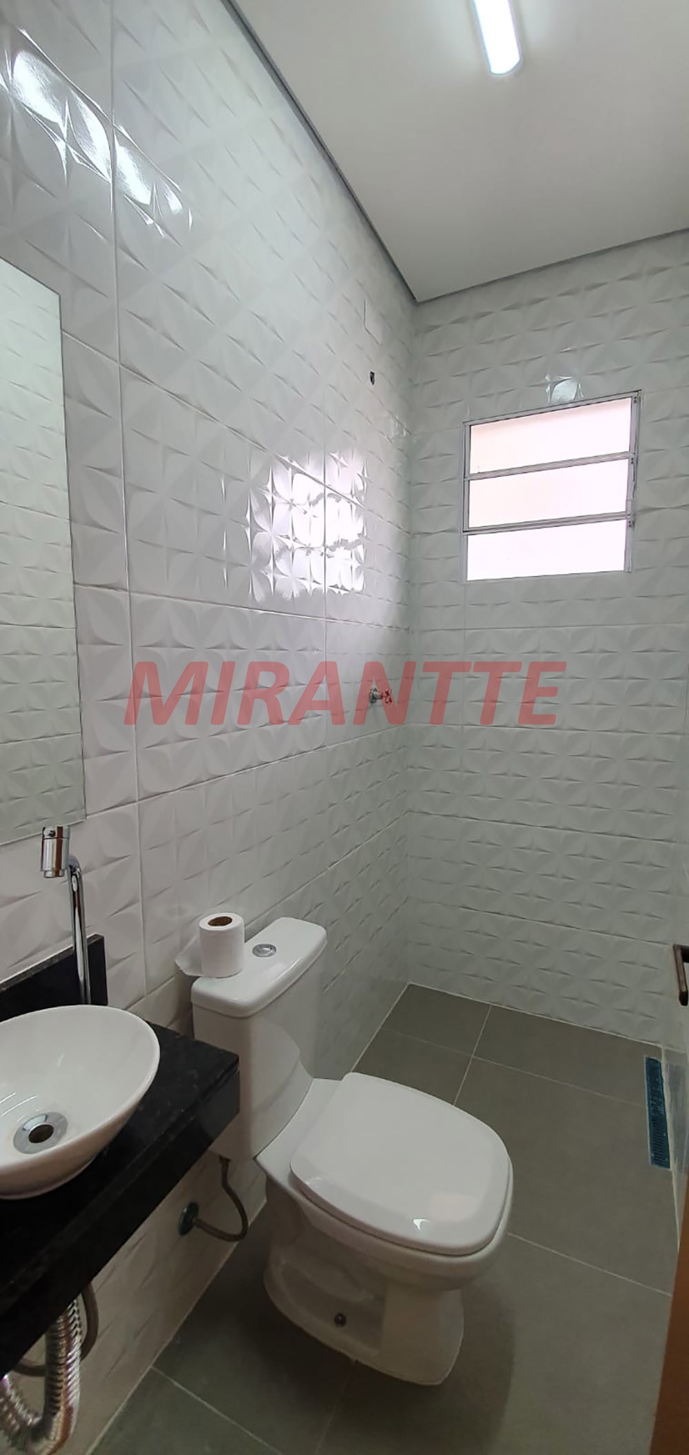 Comercial de 240m² em Santana