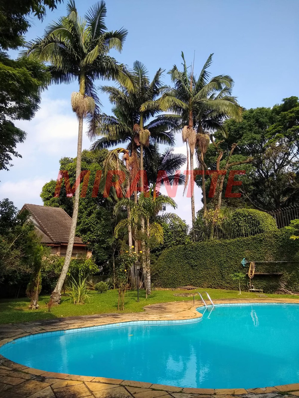 Sobrado de 550m² com 6 quartos em Jardim Floresta