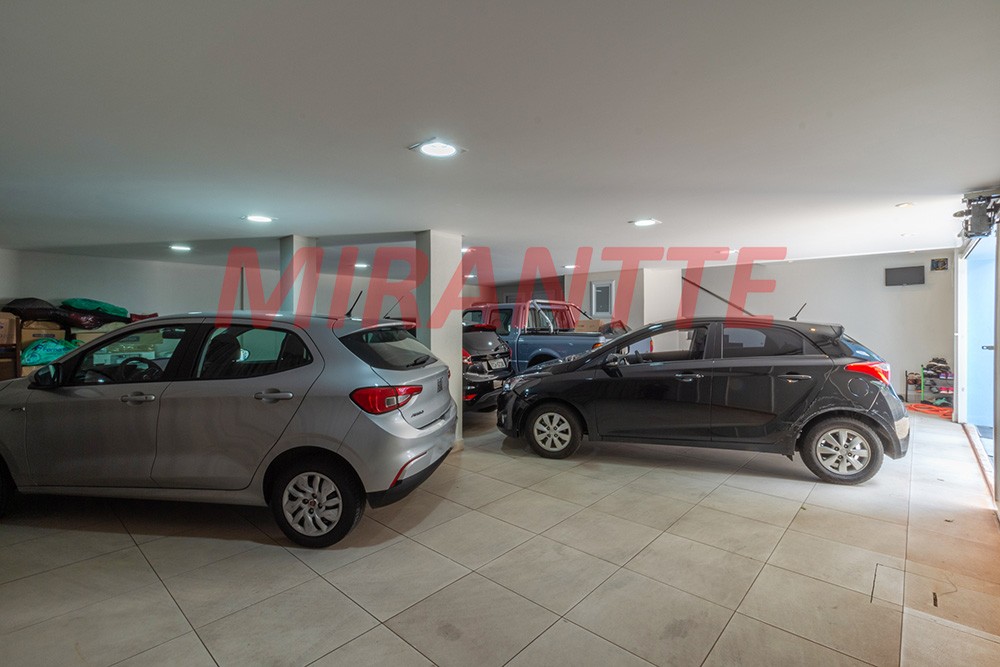 Sobrado de 560m² com 4 quartos em Santana