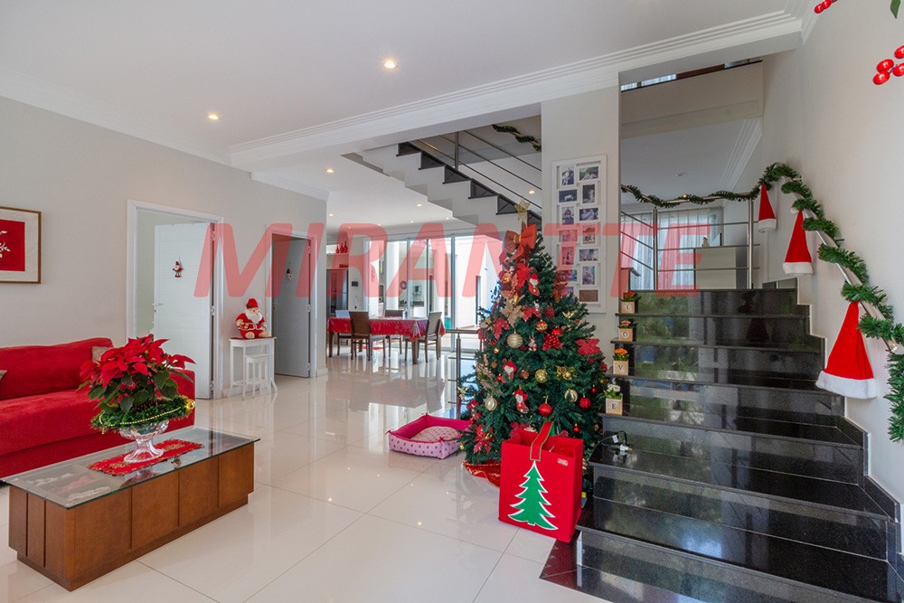 Sobrado de 560m² com 4 quartos em Santana