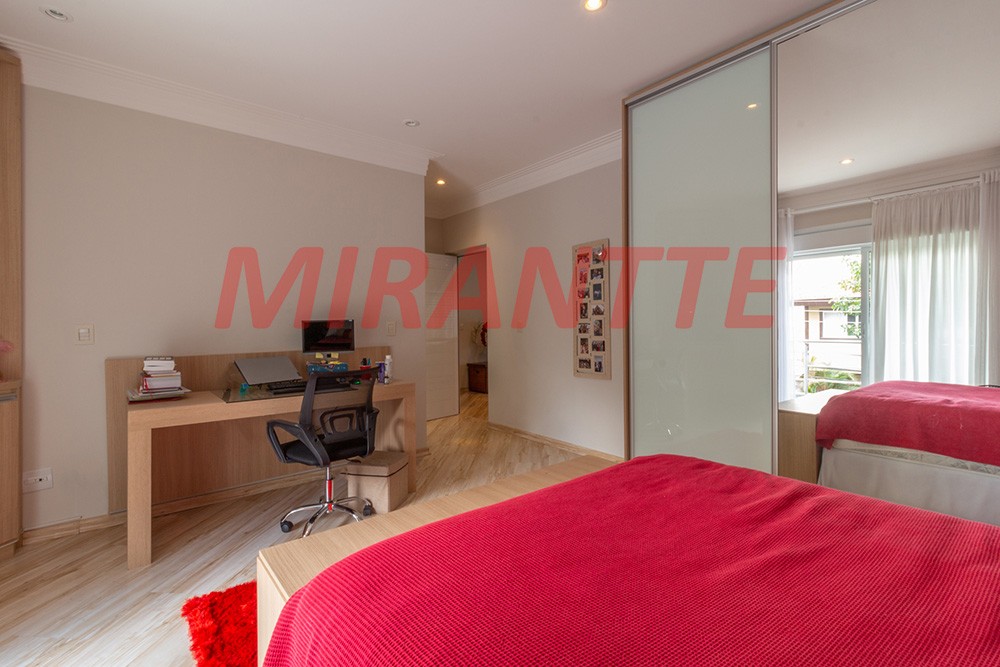 Sobrado de 560m² com 4 quartos em Santana