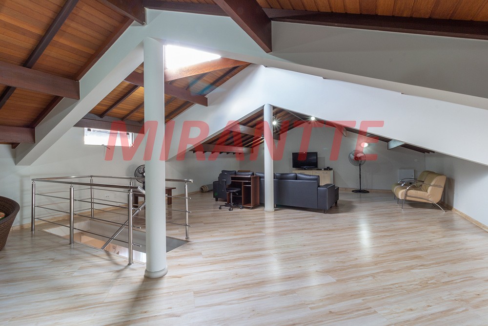 Sobrado de 560m² com 4 quartos em Santana