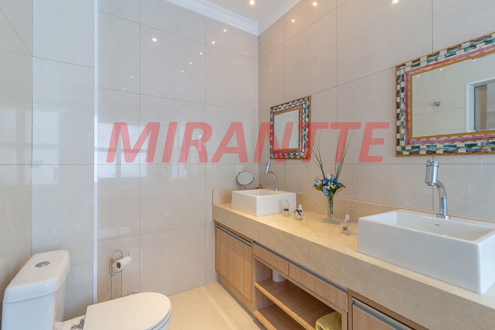Sobrado de 560m² com 4 quartos em Santana