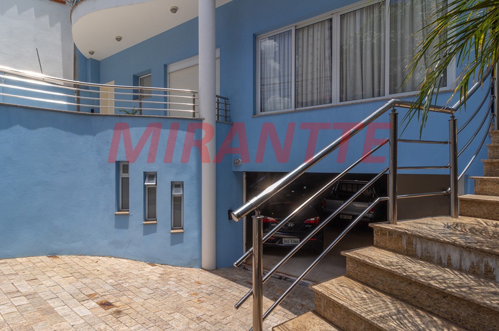 Sobrado de 560m² com 4 quartos em Santana