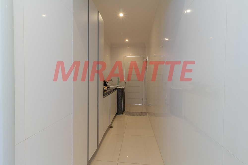 Sobrado de 560m² com 4 quartos em Santana