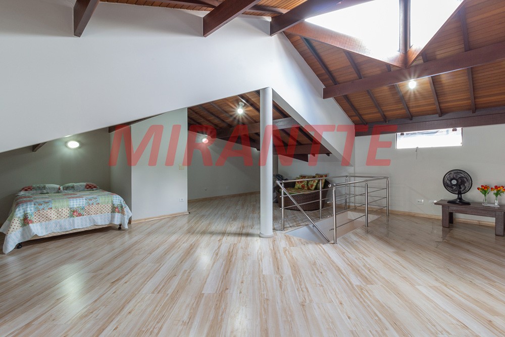 Sobrado de 560m² com 4 quartos em Santana
