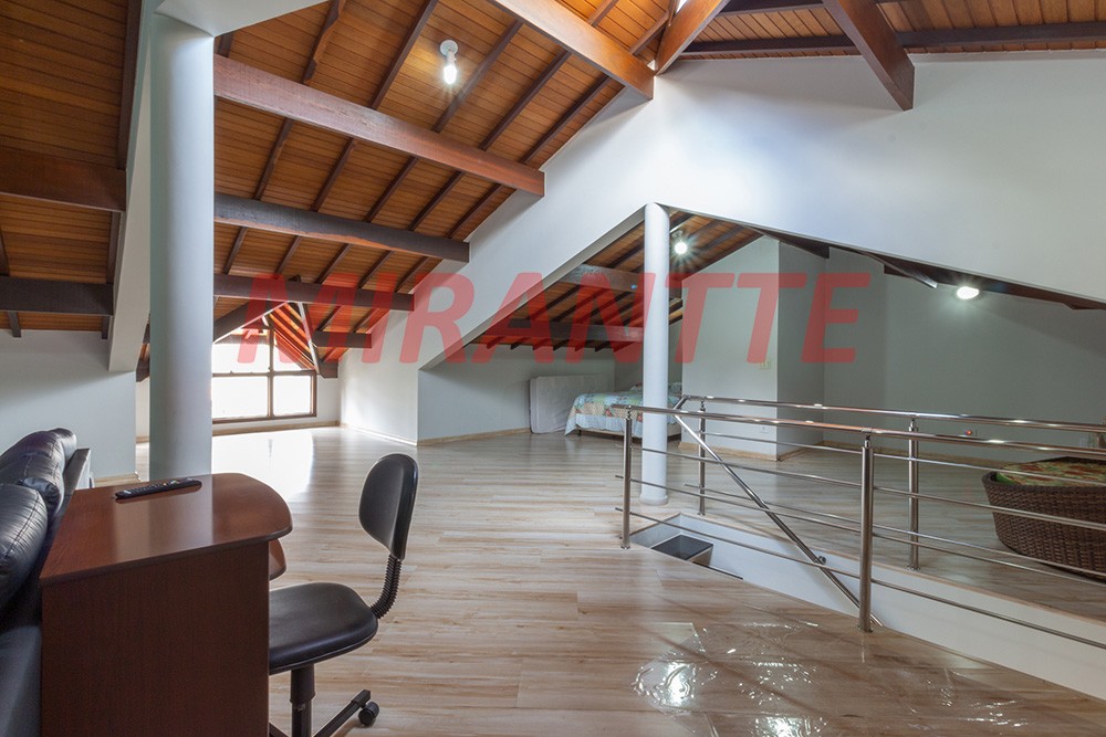 Sobrado de 560m² com 4 quartos em Santana