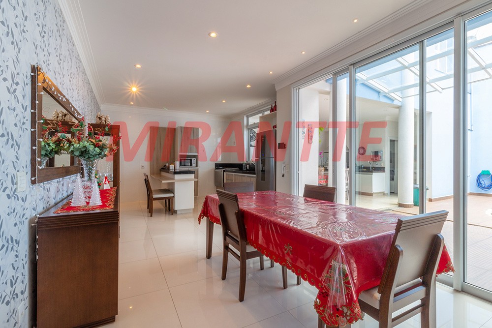 Sobrado de 560m² com 4 quartos em Santana
