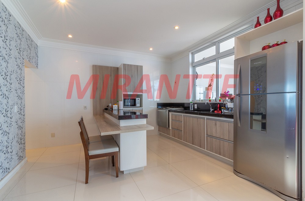 Sobrado de 560m² com 4 quartos em Santana