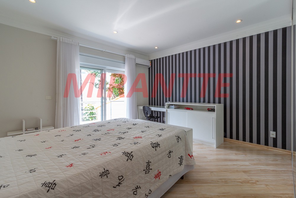 Sobrado de 560m² com 4 quartos em Santana