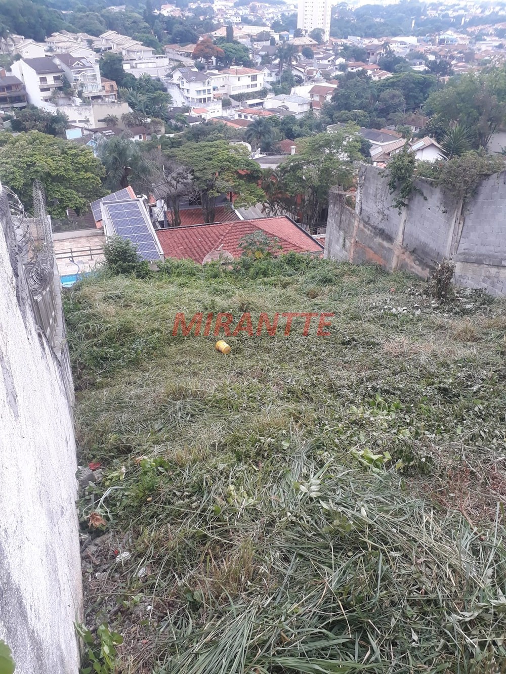 Terreno de 309m² em Tremembe