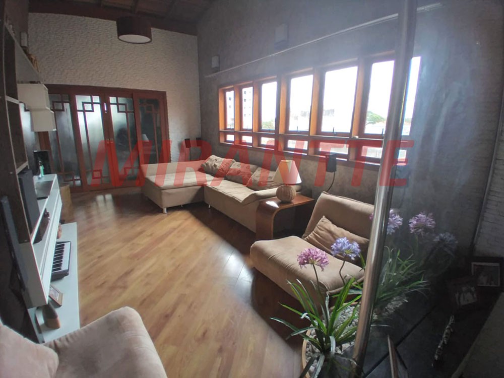 Sobrado de 216m² com 4 quartos em Vila Milton