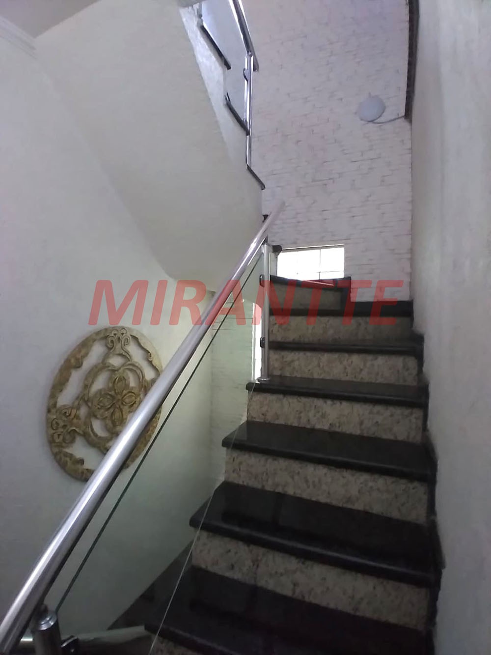 Sobrado de 216m² com 4 quartos em Vila Milton