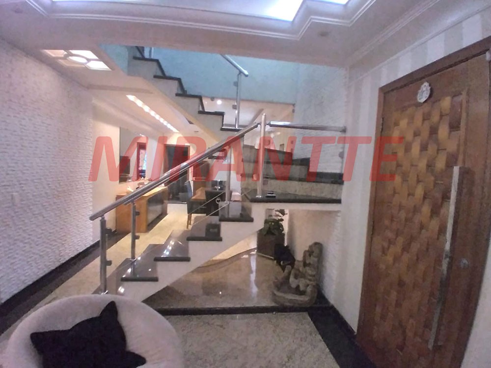 Sobrado de 216m² com 4 quartos em Vila Milton