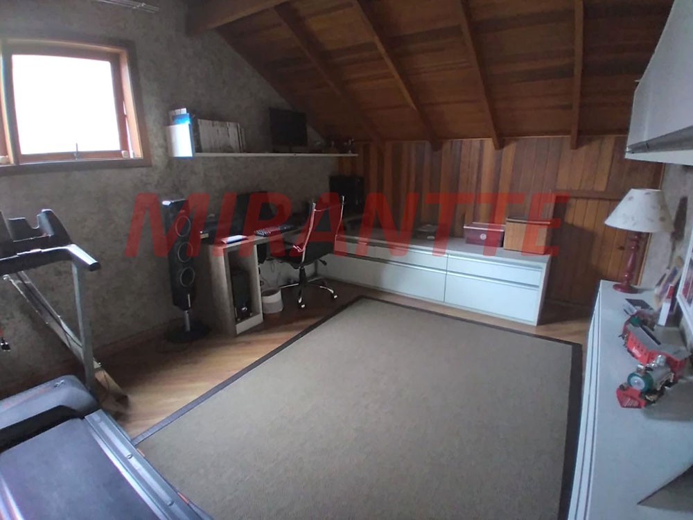 Sobrado de 216m² com 4 quartos em Vila Milton