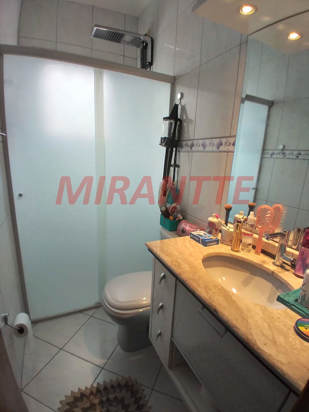 Sobrado de 216m² com 4 quartos em Vila Milton