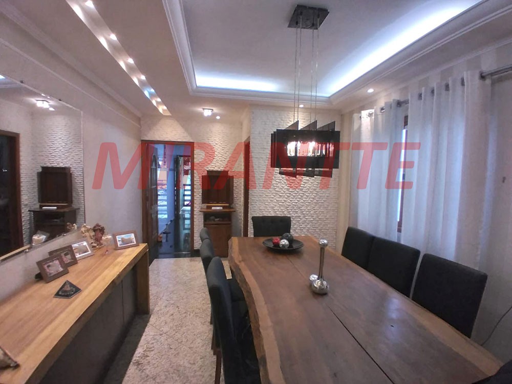 Sobrado de 216m² com 4 quartos em Vila Milton