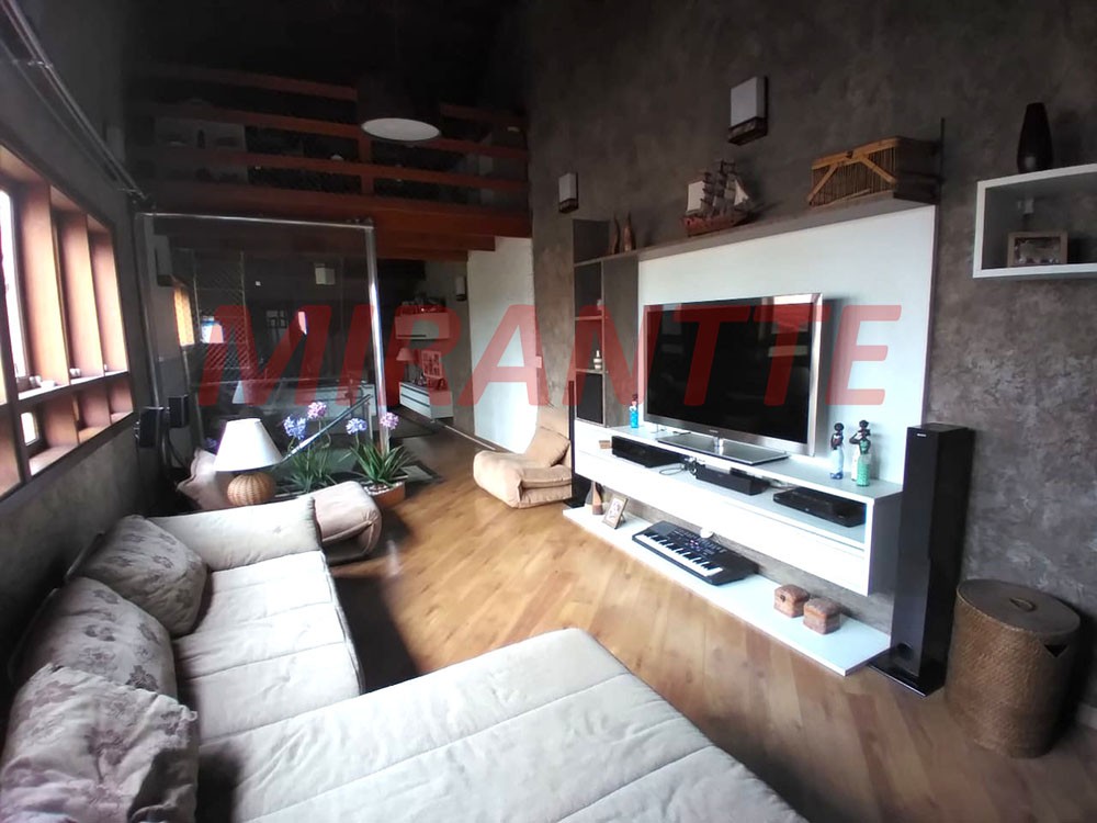 Sobrado de 216m² com 4 quartos em Vila Milton