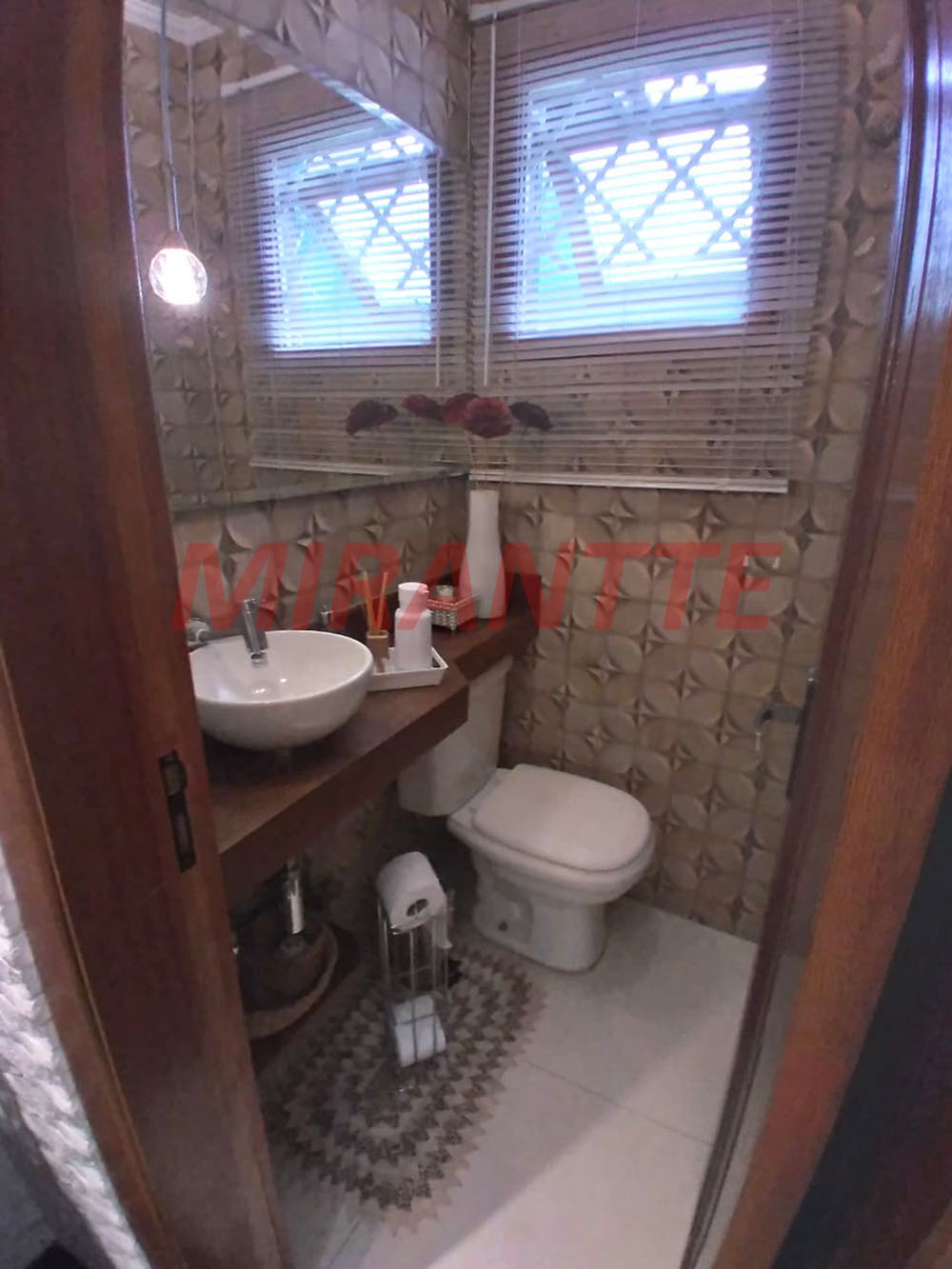 Sobrado de 216m² com 4 quartos em Vila Milton